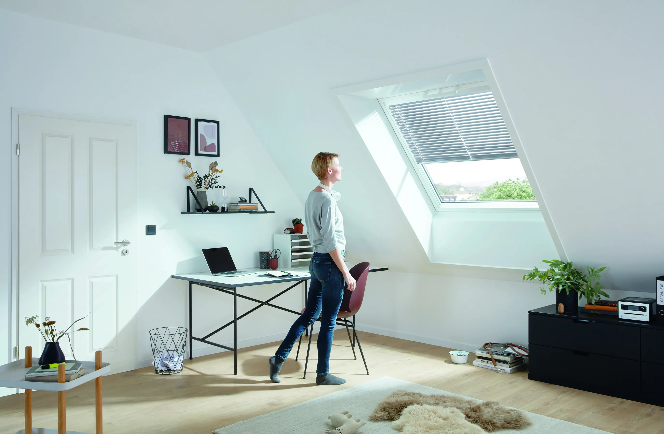 Tabelle, Schreibtisch, Stuhl, Pflanze, Person