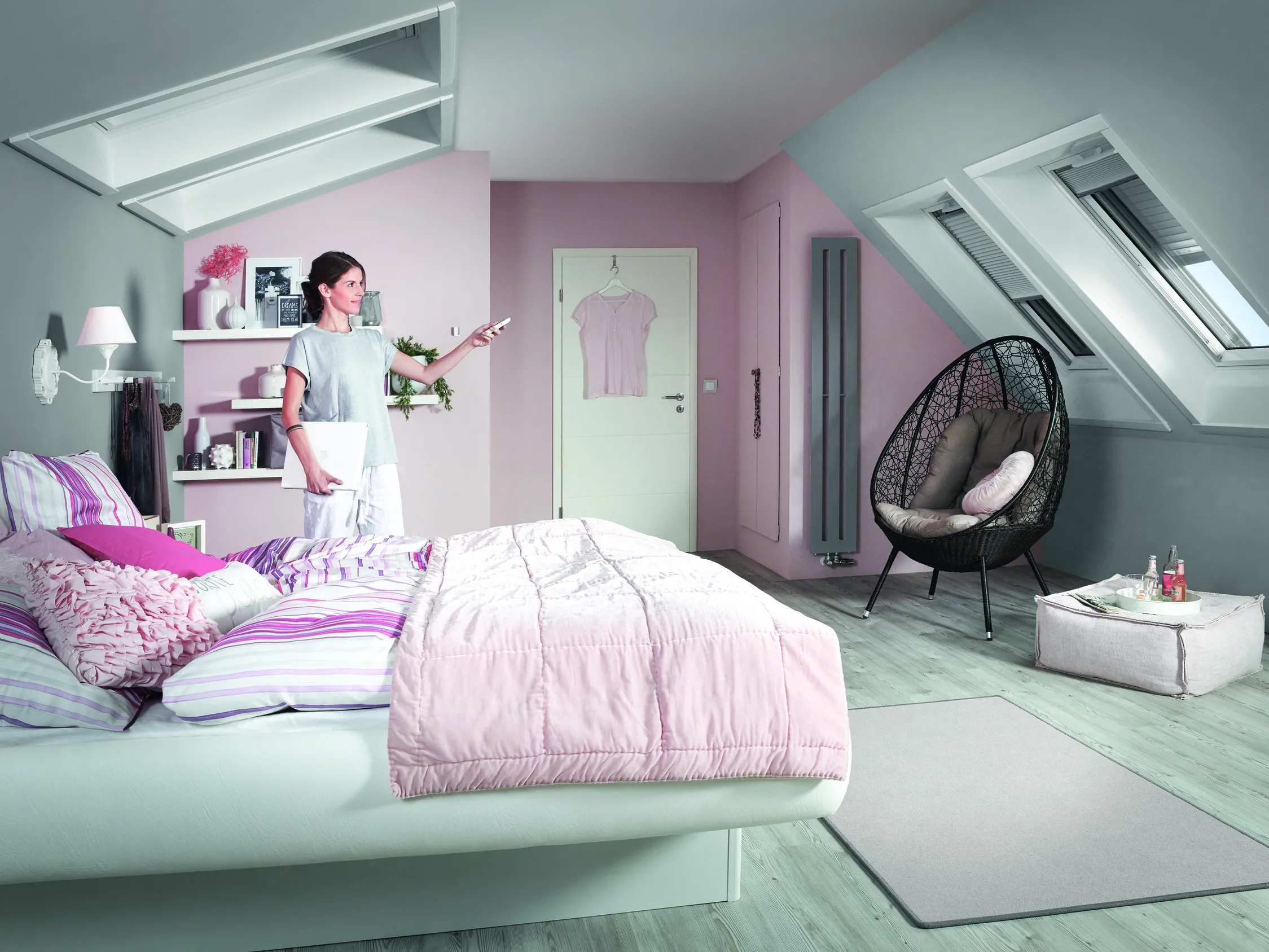 Dachboden, Dekoration für Zuhause, Erwachsene, Person, Frau, Dachboden, Dekoration für Zuhause, Erwachsene, Person, Frau