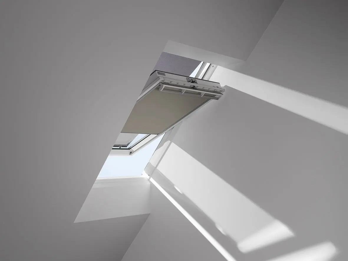 VELUX Vorteils-Set Sichtschutzrollo mit Hitzeschutzmarkise ROF C02 4161S Grau 4161, Schiene Alu Natur-ROFC024161S