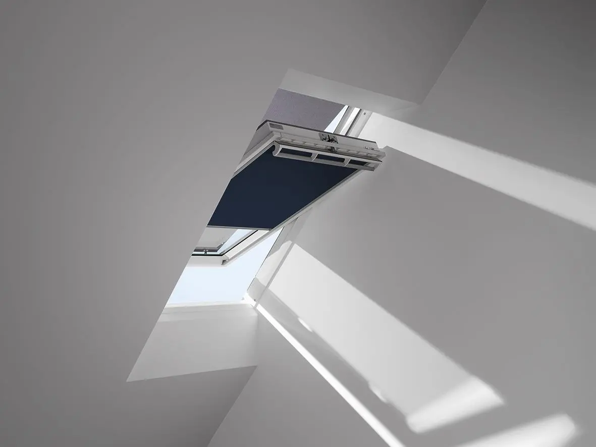 VELUX Vorteils-Set Sichtschutzrollo mit Hitzeschutzmarkise ROF C02 9050S Dunkelblau 9050, Schiene Alu Natur-ROFC029050S VELUX Vorteils-Set Sichtschutzrollo mit Hitzeschutzmarkise ROF C02 9050S Dunkelblau 9050, Schiene Alu Natur-ROFC029050S